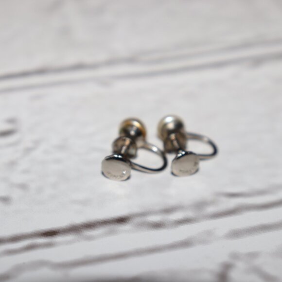 ๐ค Vintage Richelieu Silver & Pearl Screw-Back Earrings 0.5" tall ยท non-pierced - Picture 3 of 6